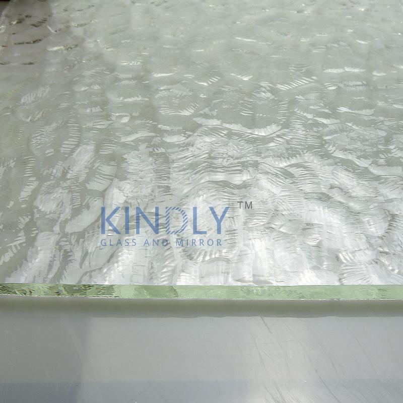 Ultra clear oceanic (ripple) patterned glass